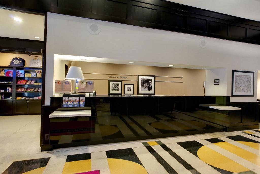 Hampton Inn & Suites Chicago-Downtown Exteriér fotografie